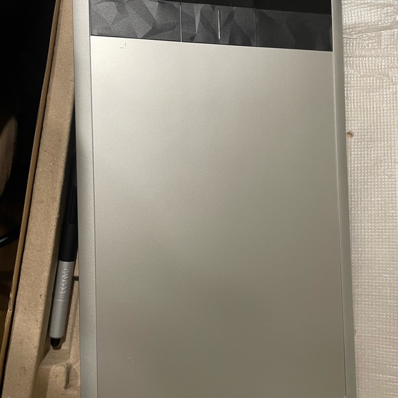 Bamboo Create Digital Drawing Tablet & Pen CTH-670 Wacom - Picture 4 of 10